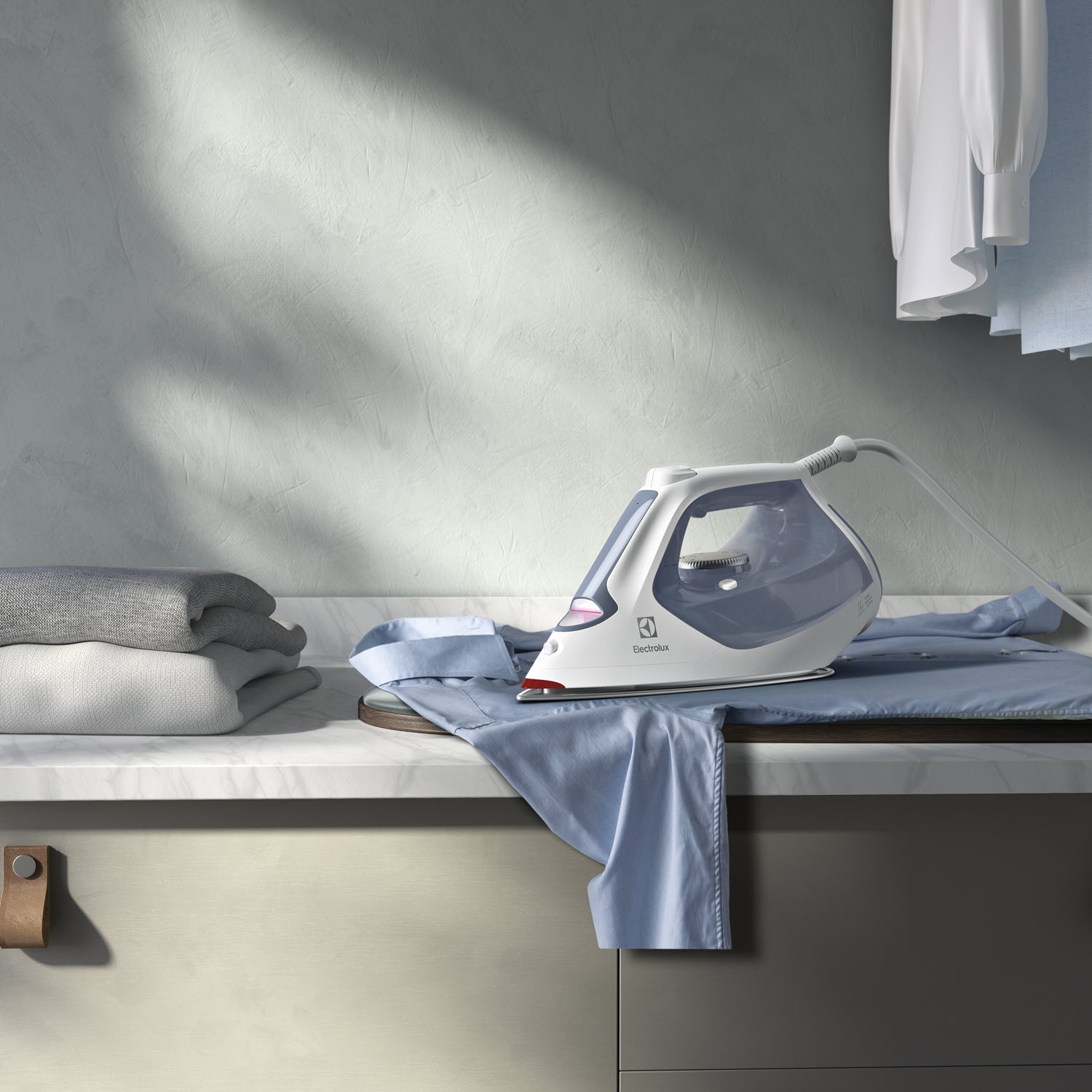 2400-watt-refine-700-steam-iron-electrolux-viet-nam