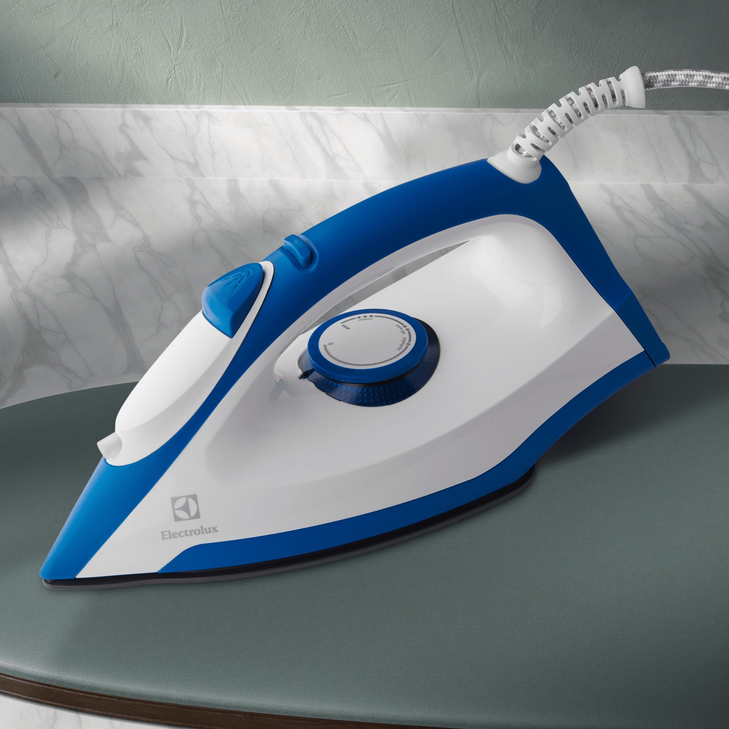 Bàn ủi Electrolux EDI2004 - hình ảnh thực tế Bàn ủi Electrolux EDI2004 - hình ảnh thực tế