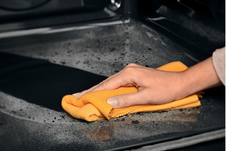 Ovens that clean up after themselves