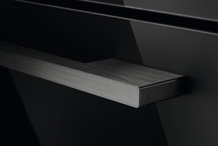 Đen huyền bí, sang trọng